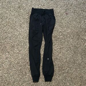 Black lulu joggers with front scrunch. Very cute.